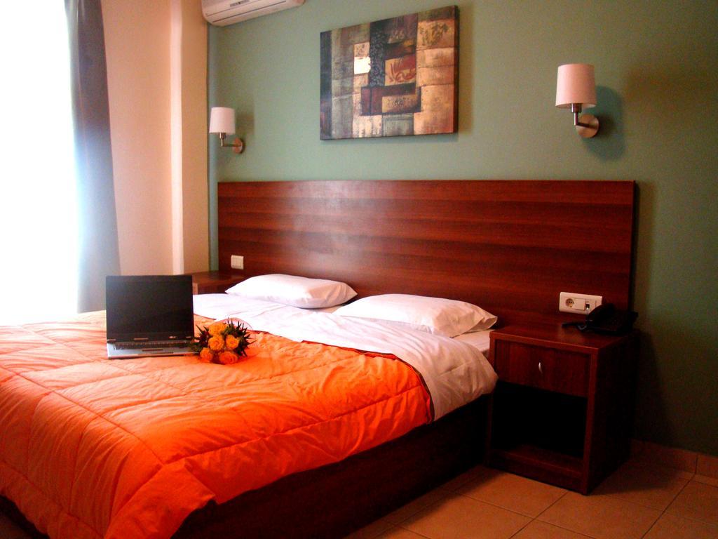 Santa Maria Hotel Tolo Room photo